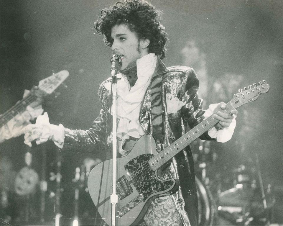 music-icon-prince-dead-at-age-57-0383c722a9910a83.jpg