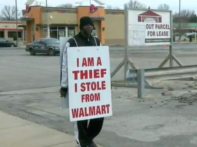 Ohio-man-holds-I-am-a-thief-sign-to-avoid-jail-after-stealing-from-Walmart.jpg