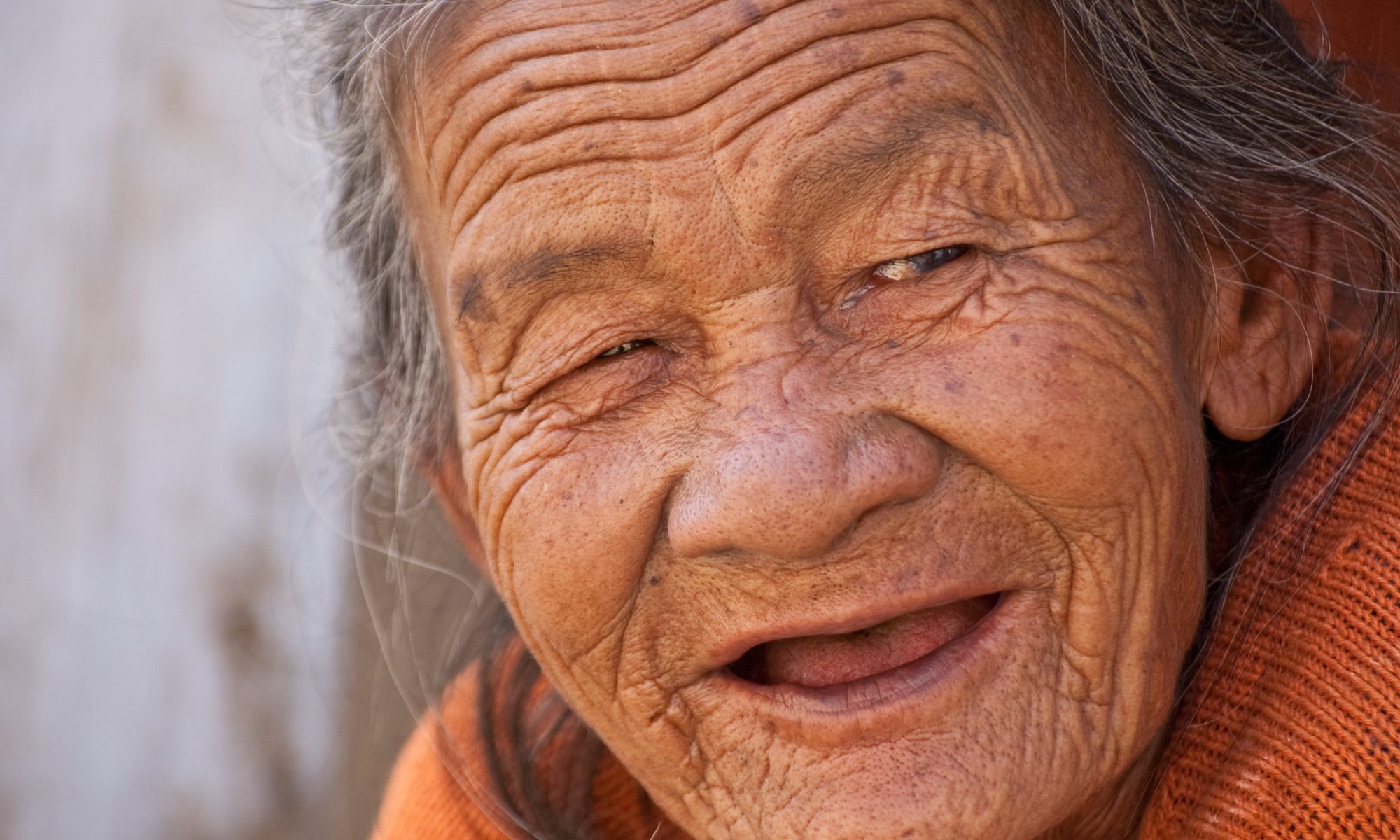 old-lady-smile-beautiful-woman-2000x1200.jpg