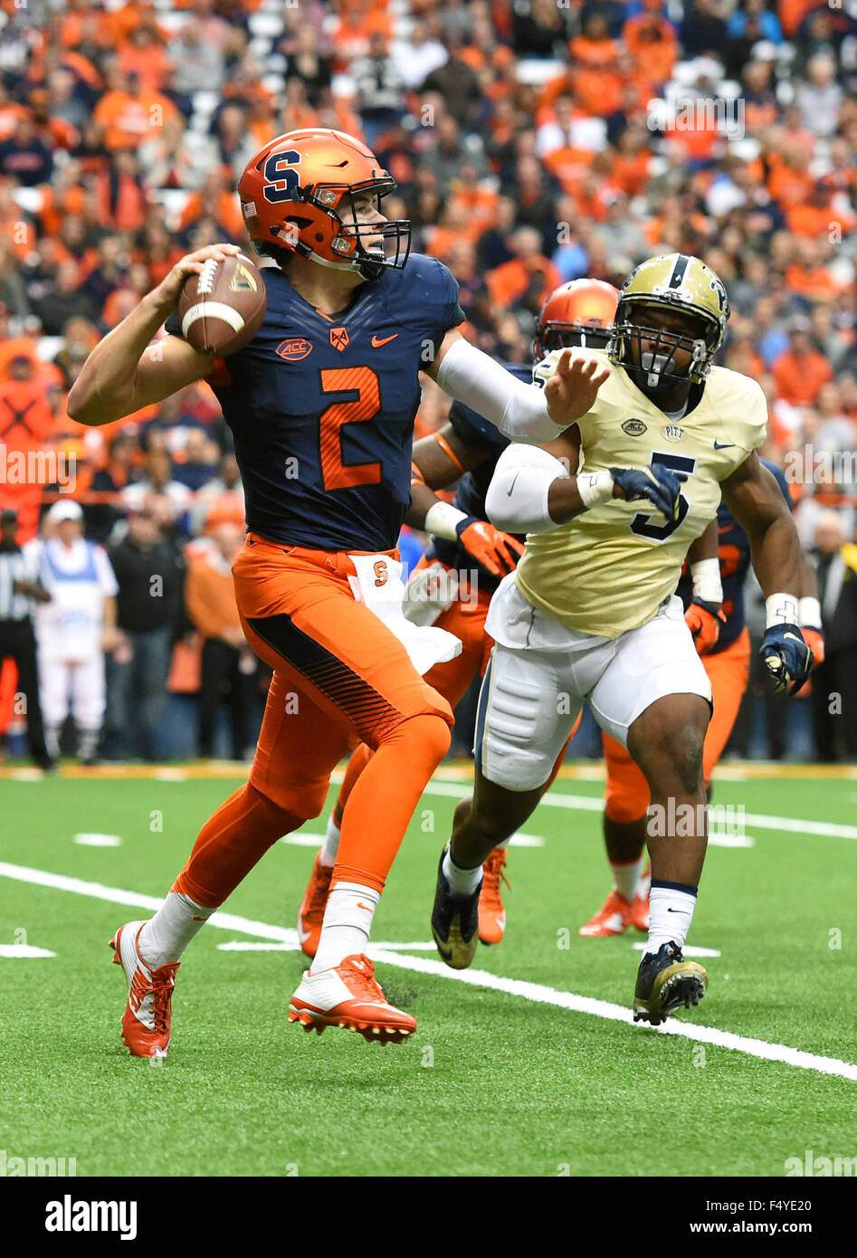 syracuse-new-york-usa-24th-oct-2015-syracuse-orange-quarterback-eric-F4YE20.jpg