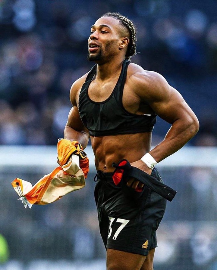why-footballers-wear-bra-like-sports-vest-during-football-matches-and-training.jpg