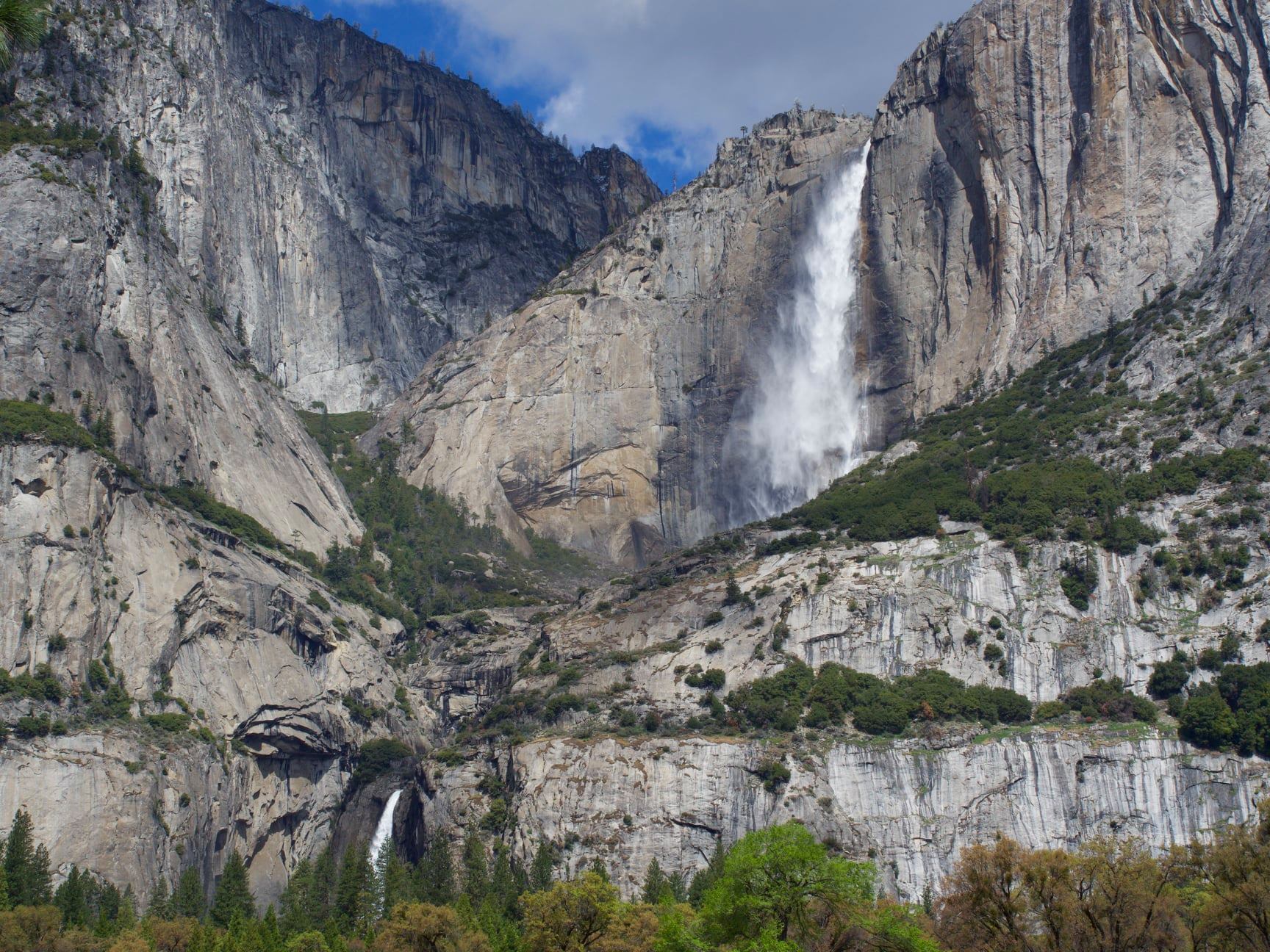 Yosemitefallsvalley.jpg