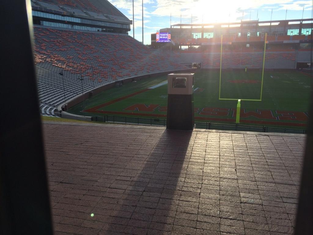 B0voCTnIAAAim37.jpg:large