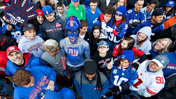 ny_g_giantsfans_parade_576.jpg