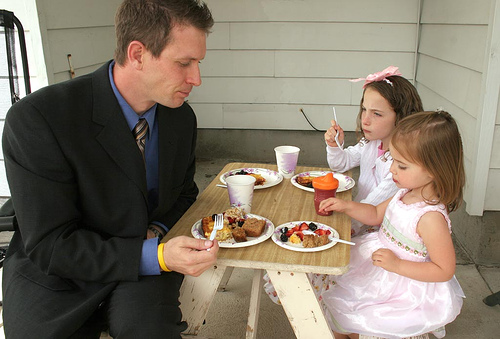 kids-table-make-less-noise.jpg