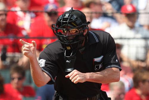 Umpire_Mike_Winters_a60e.JPG