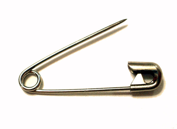 1024px-Safety_Pin-696x509.jpg