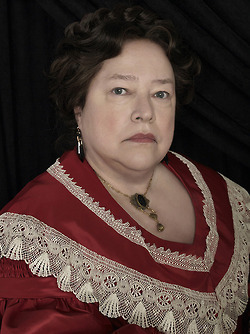 81455-ahs-coven-kathy-bates-jnhp.jpeg