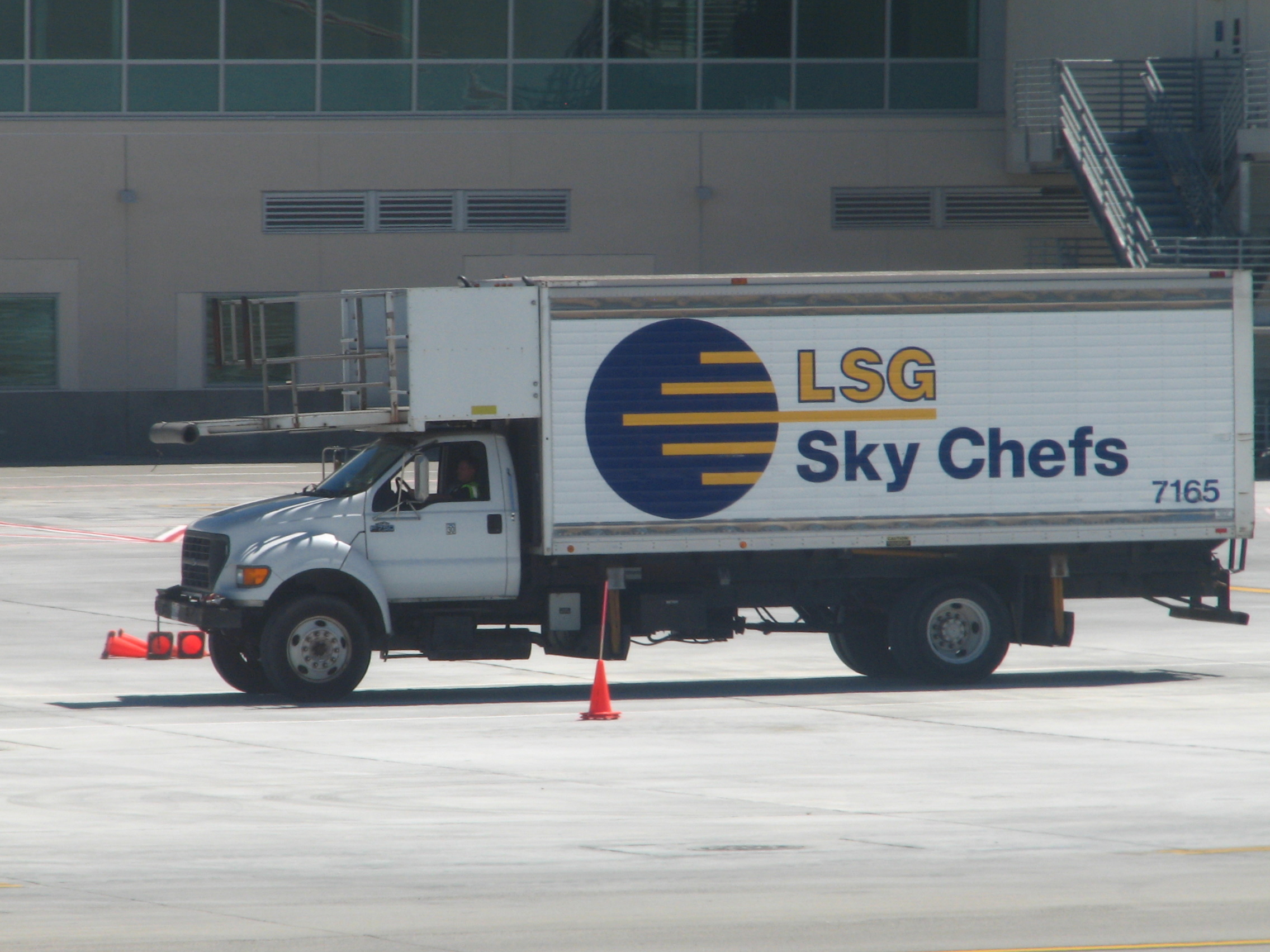LSG_Sky_Chefs_truck.jpg