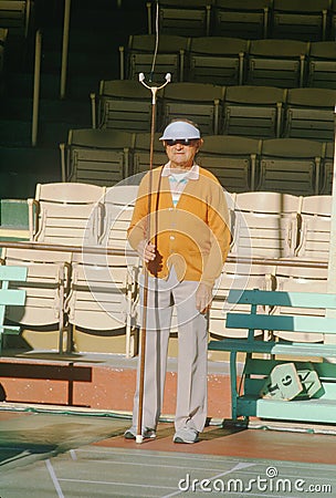 senior-citizen-playing-shuffleboard-25966808.jpg