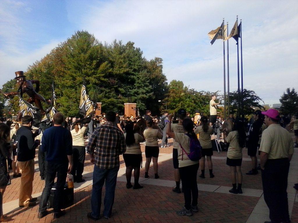 B0O-vYdCQAAJzgp.jpg:large