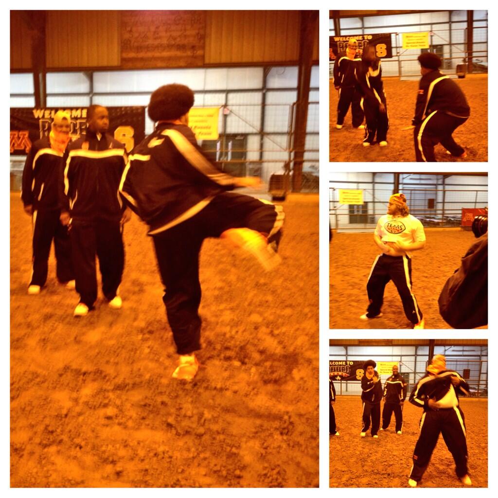 BcNSECKCEAEfeq_.jpg:large