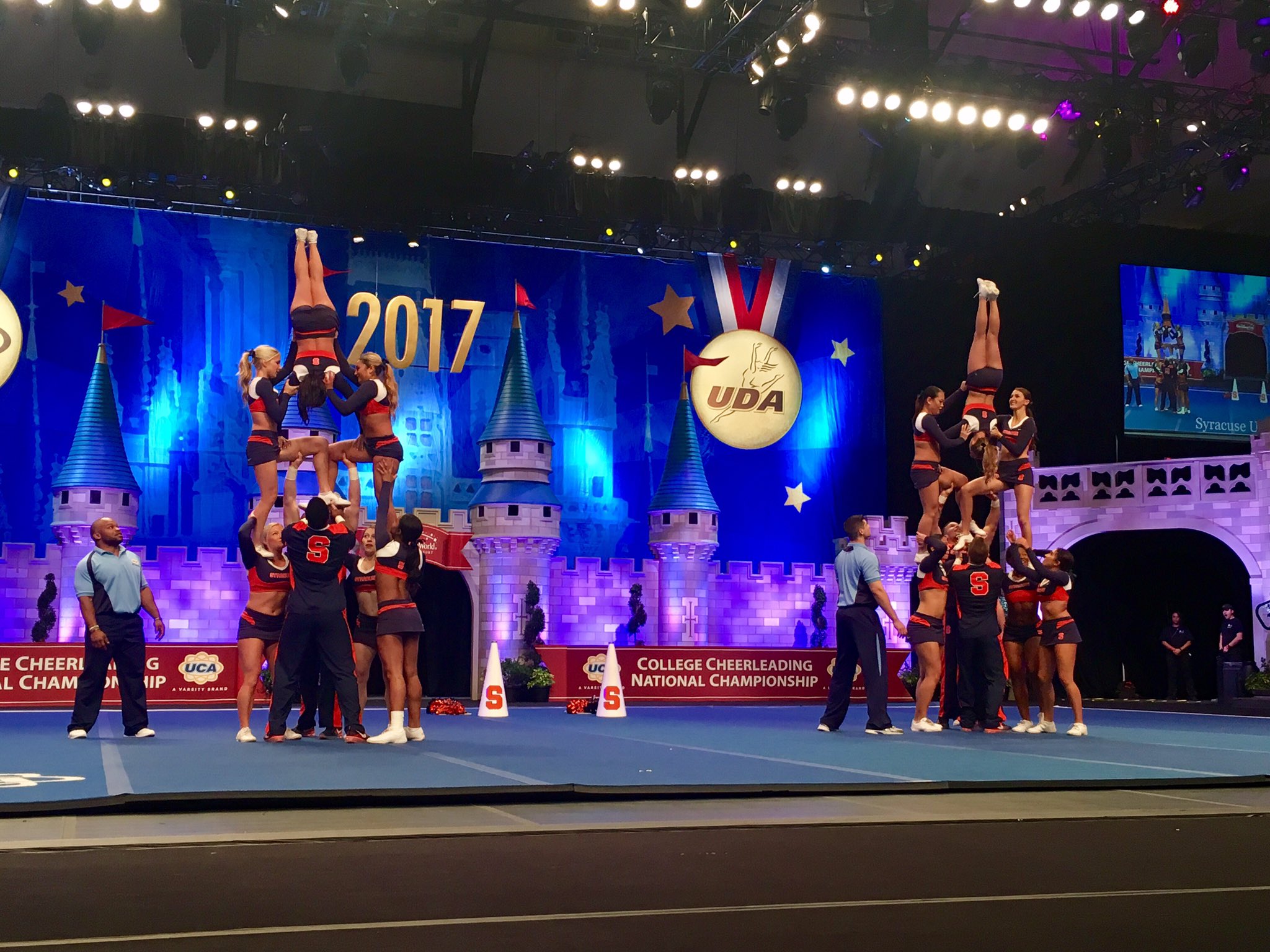 C2I-q3vVQAAnMDp.jpg:large