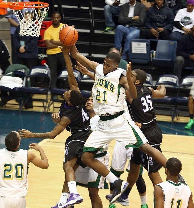 tyler-roberson-actionjpg-8f19a22ecbd20b79.jpg