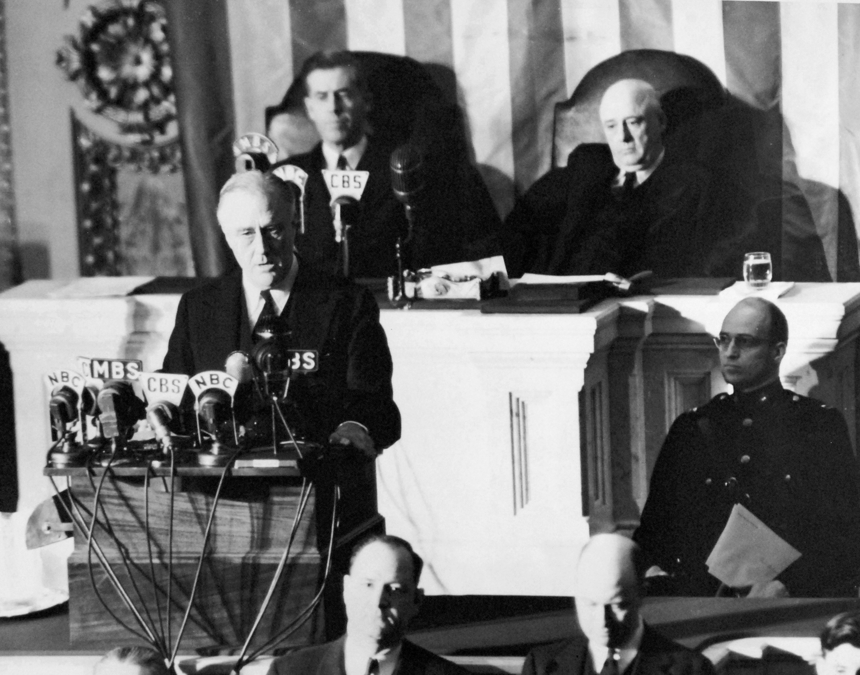Fdr_delivers_speech.jpg