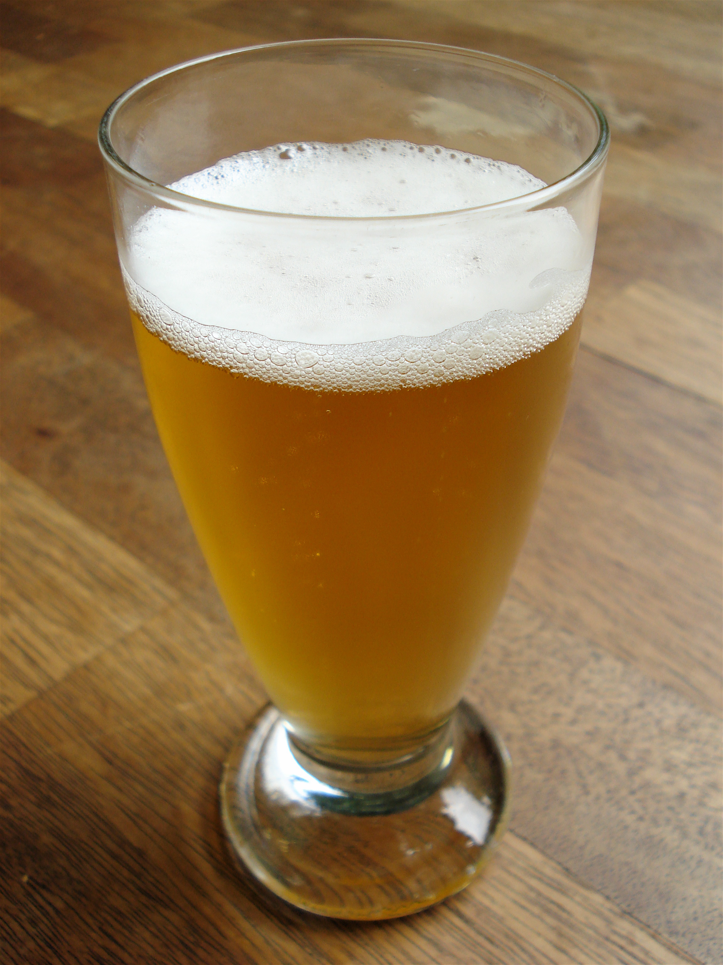 Belgian_beer_glass.jpg