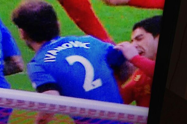 Suarez-bites-Ivanovic-1846056.jpg