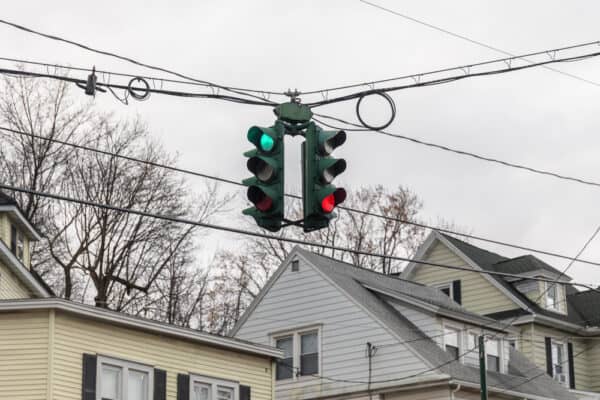 Upside-Down-Traffic-Light-in-Syracuse-1558-600x400.jpg