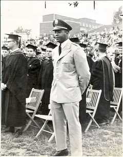 ernie-davis-syracuse-graduationjpg-4de25e2d67296e86_medium.jpg