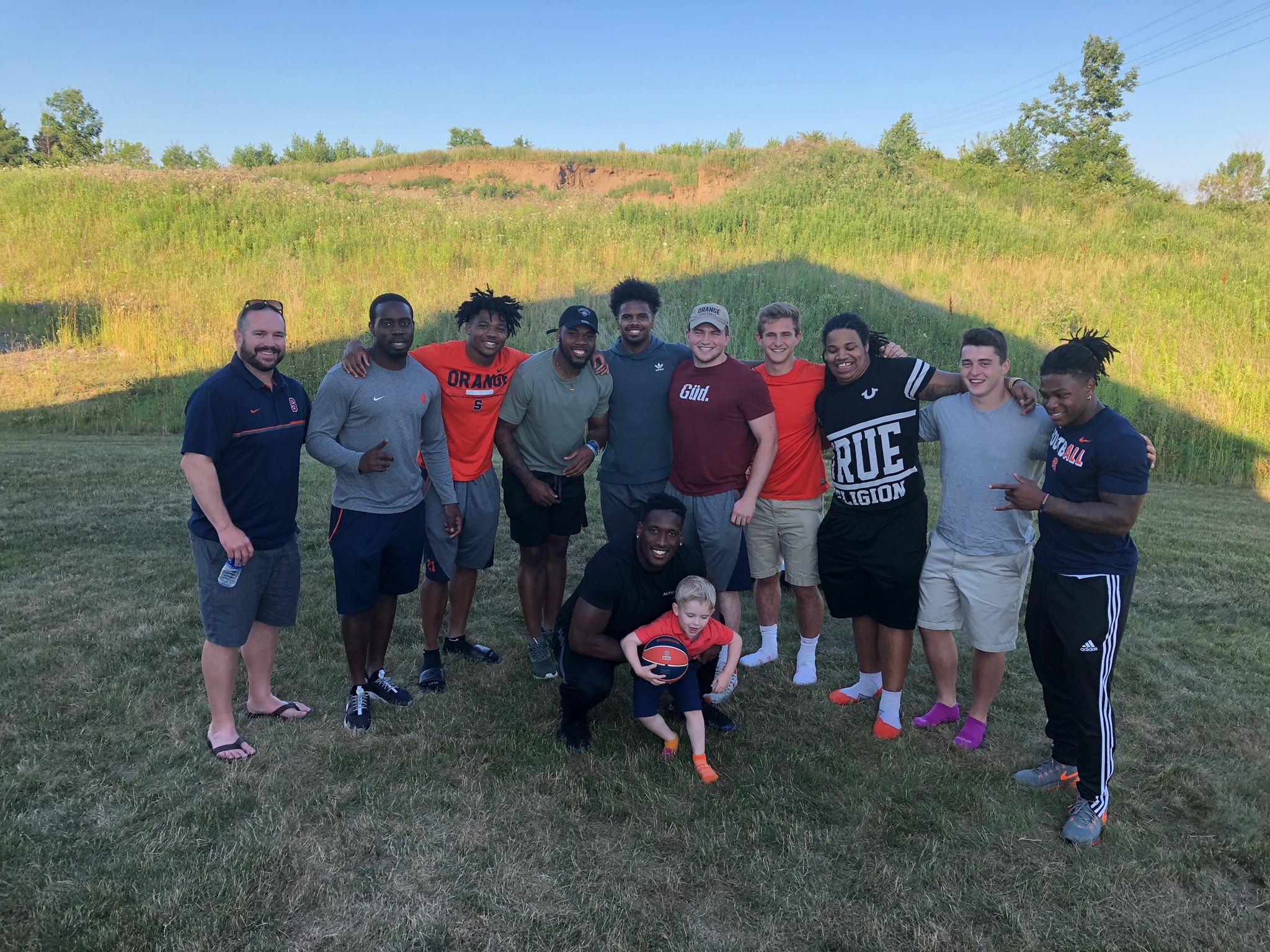 Dh3g1WQWAAAcsuP.jpg:large