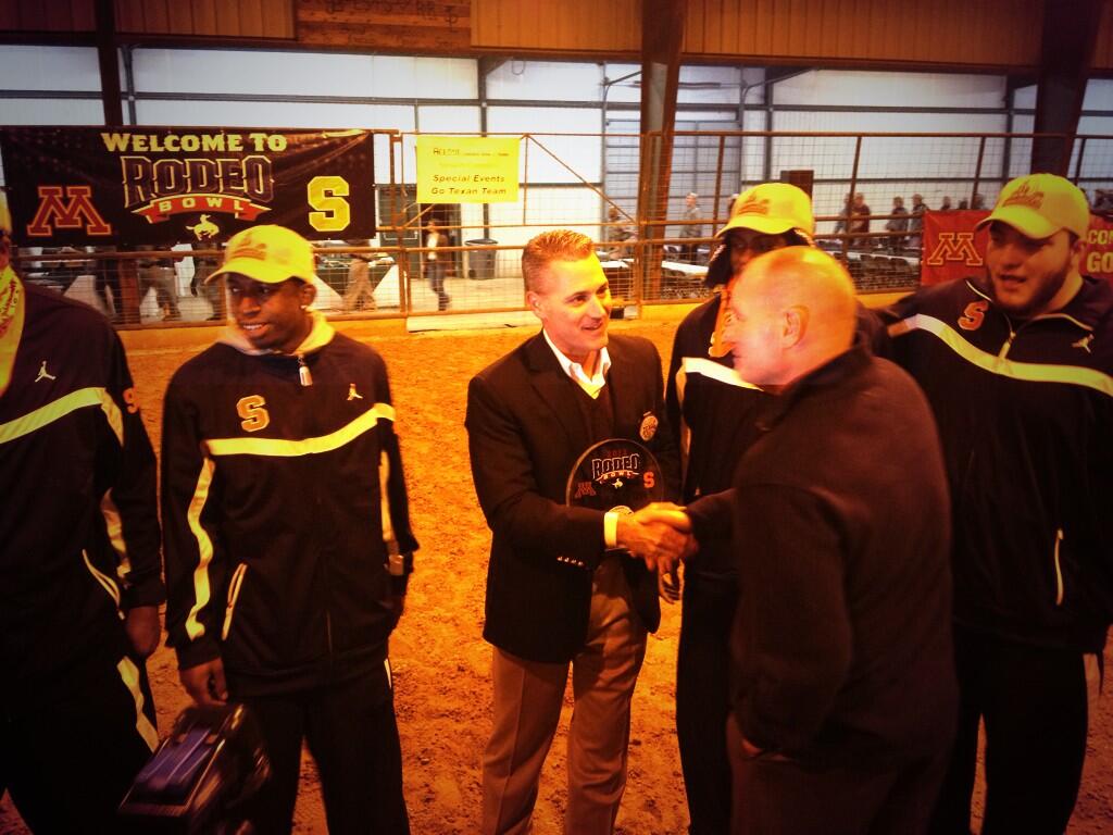 BcNbwWKCEAAg_n9.jpg:large