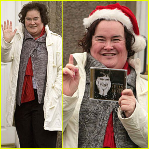 susan-boyle-santa-hat.jpg