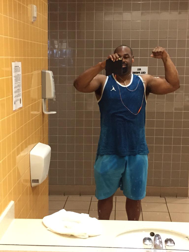 B8nX5KOCAAAhcwH.jpg:large