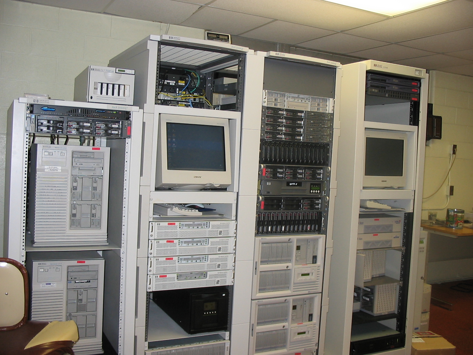 PhysicsServerRoom-big.jpg
