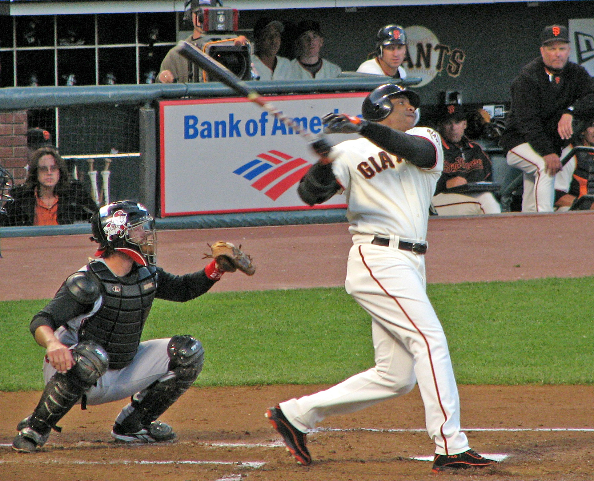 20060825_Barry_Bonds_follow_through.jpg