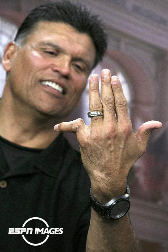 anthony-munoz-finger.jpg