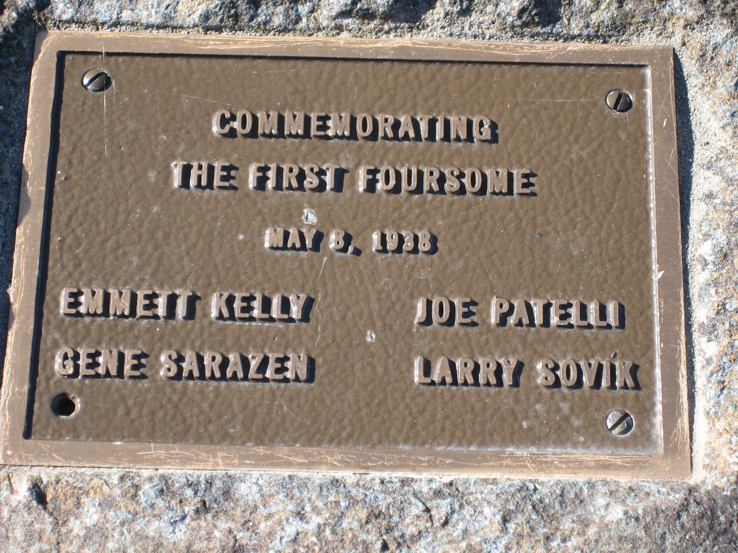 Plaque_at_golf_course_-_Green_Lakes_State_Park.jpg