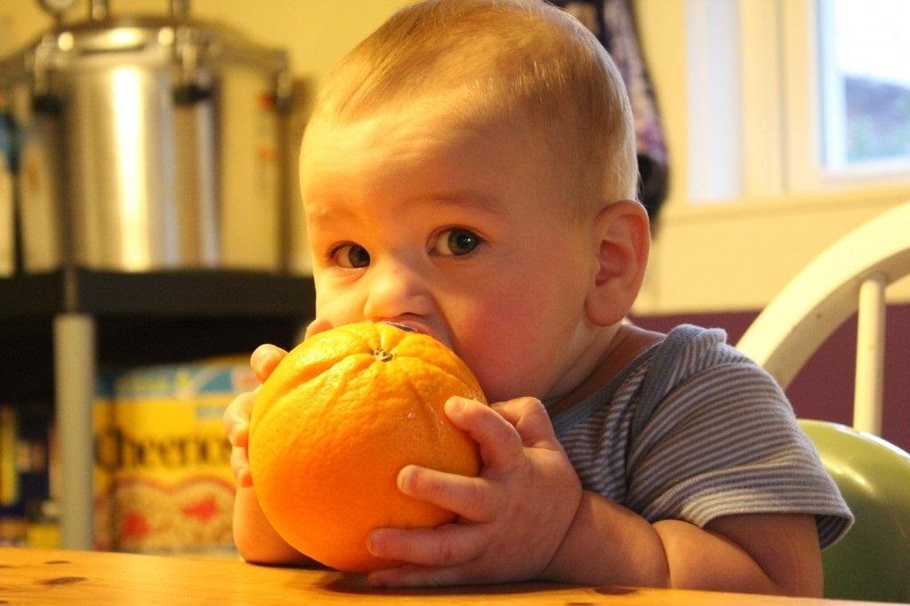 squeaky-clean-trick-eating-orange-without-getting-your-fingers-all-sticky.w1456.jpg