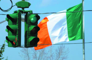 The-Teipperary-Hill-traffic-light-in-Syracuse-New-York-that-is-green-on-the-top-instead-of-red.-Walshs-father-Jack-Walsh-a-proud-Irish-American-hailed-from-this-area.-300x197.jpg