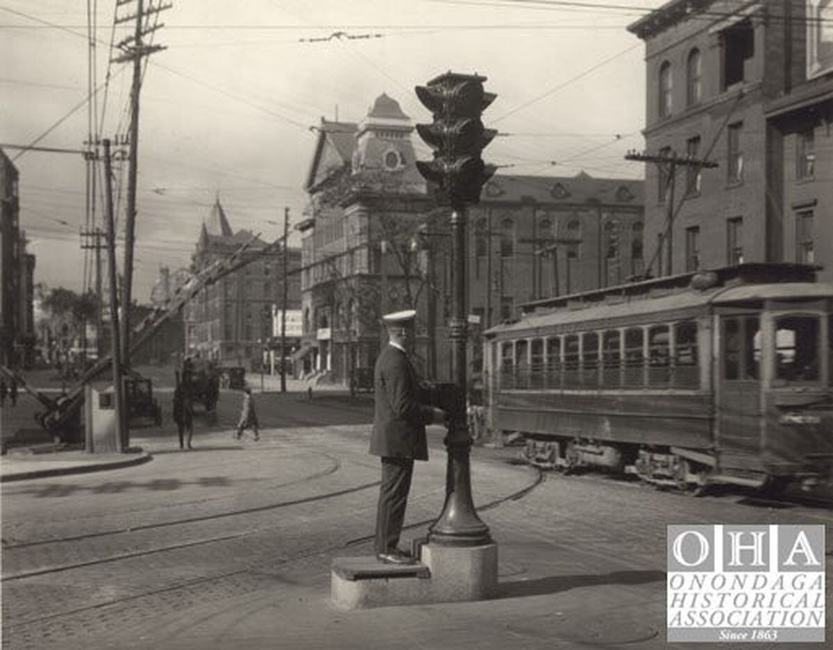 ohafirst-traffic-light-james-and-no-state-st---west-shore-rr-crossing-alhambra-aug-1924jpg-a071feb5a9c98909.jpg